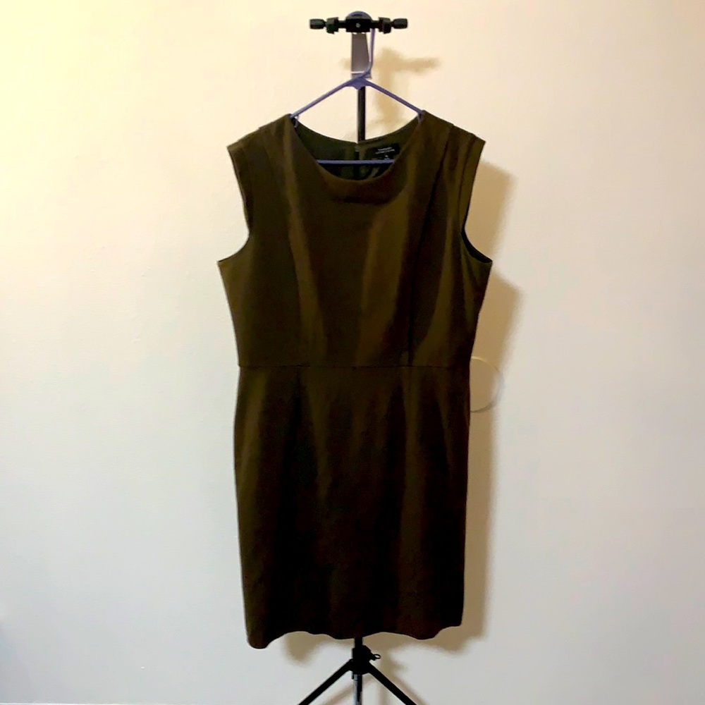 Olive Tahari Shift Dress 💖